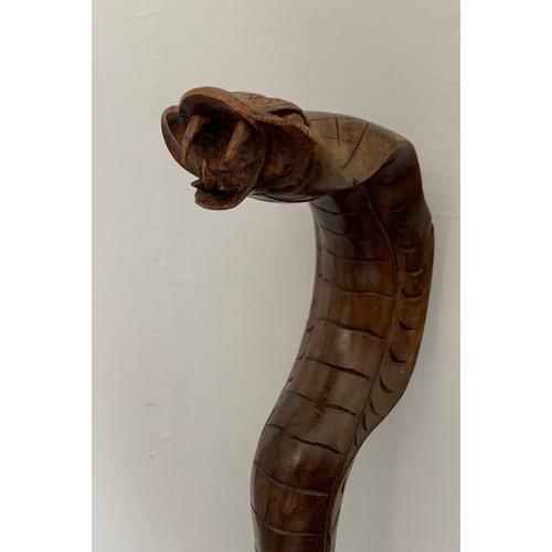 174 - Vintage Folk Art Carved Wooden Walking Cane In The Form Of A Cobra Snake
105 cms