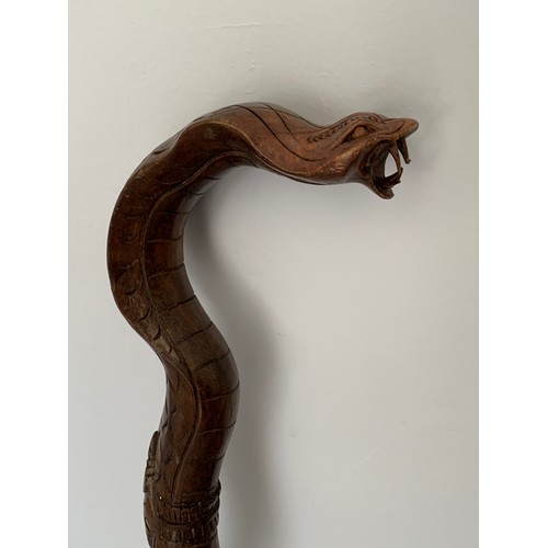 174 - Vintage Folk Art Carved Wooden Walking Cane In The Form Of A Cobra Snake
105 cms