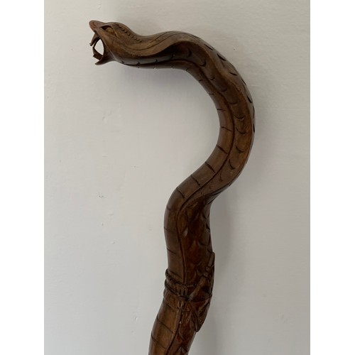 174 - Vintage Folk Art Carved Wooden Walking Cane In The Form Of A Cobra Snake
105 cms