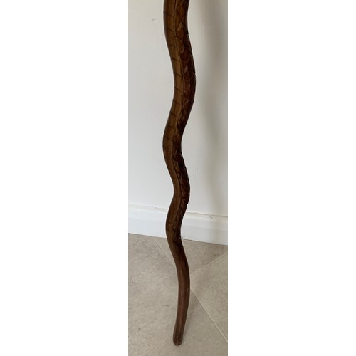 174 - Vintage Folk Art Carved Wooden Walking Cane In The Form Of A Cobra Snake
105 cms