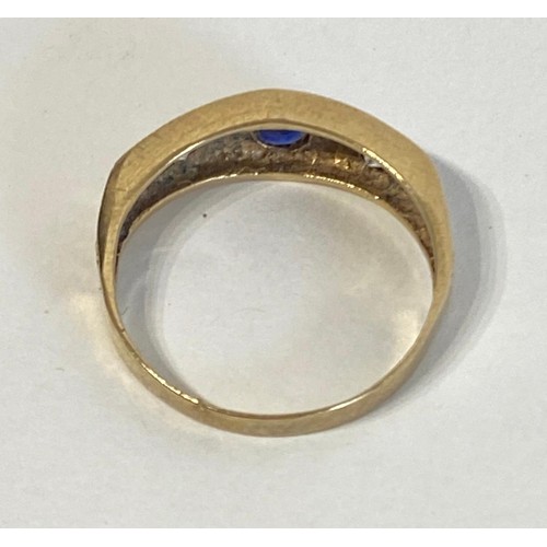 339B - 9ct Gold  Hallmarked Three Stone  Ring. Size K 1/2