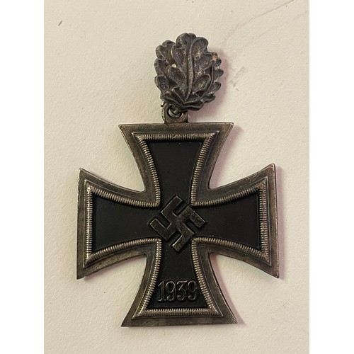 552 - German Knights Cross / Iron Cross.