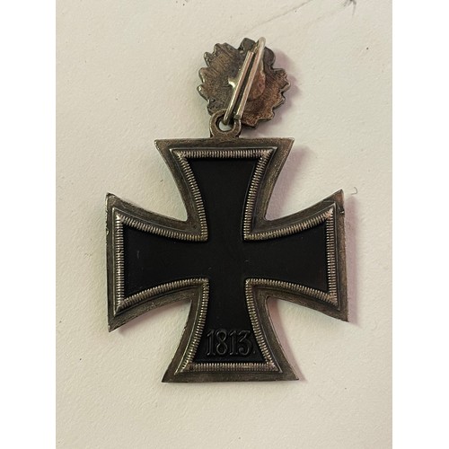 552 - German Knights Cross / Iron Cross.