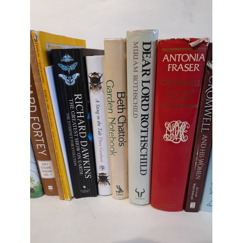 260 - 18 x Books of various subjects to include Gardens and 2 by Richard Dawkins. (18)