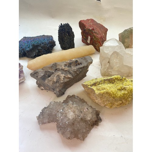 312 - Box of Natural History Mineral Examples to Include Rock Crystal, Fluorite, Sulphur, Jasper, Silicon ... 