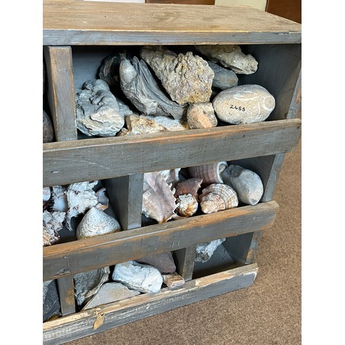 320 - Natural History A Unit Of Fossils Shells Quarts Etc. 88 x 20 x 47 cms