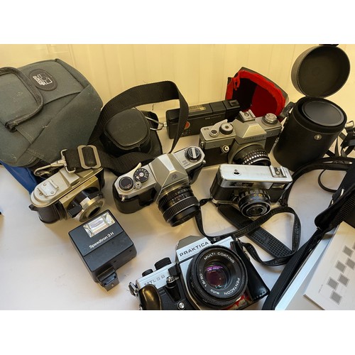 322 - Quantity Of Vinatge Cameras Etc To Include Pentax Paktika Etc (Box)