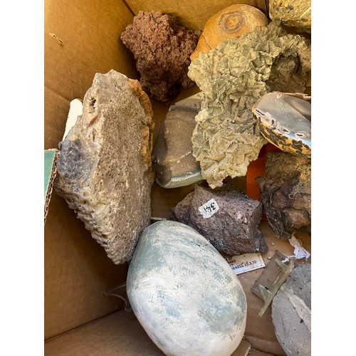 324 - Box Of Rocks Fossils Etc To Include Desert Rose , Fossilised Leafs Etc (Box)