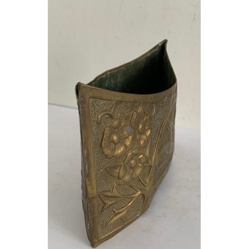 114 - C1920 Art Nouveau Brass Jardiniere
20 x 6 x 12 cms h