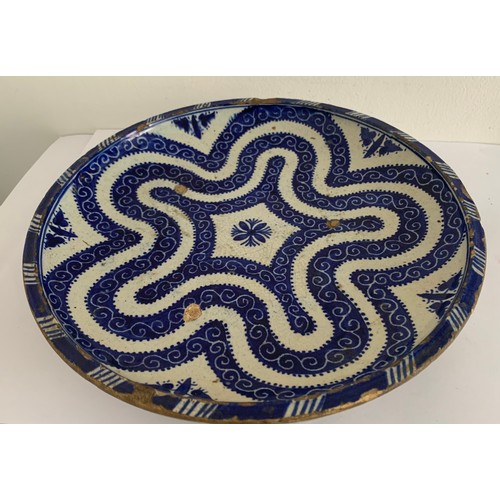 115 - Vintage Decorative Iznik Blue And White Dish
28 cms diameter