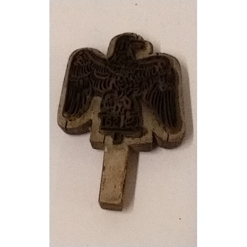 255 - Brass and wood stamp in the form of an Eagle 8cm x 12cm