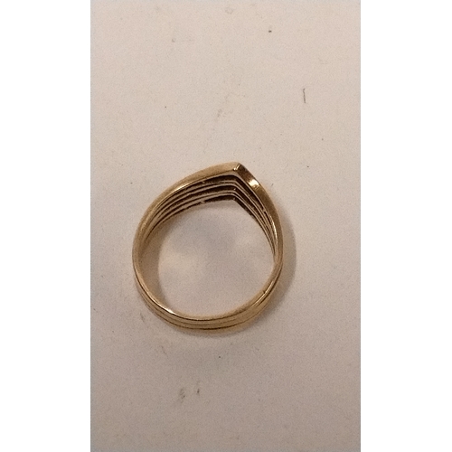 241A - Gold ring in the form of 3 bands