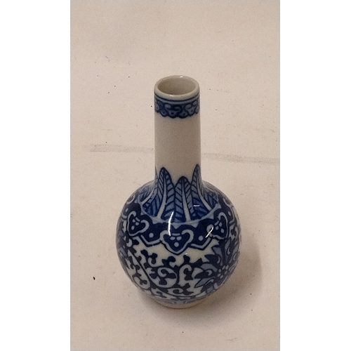 322 - Small Chinese porcelain blue & white vase with mark to base, 10cm high