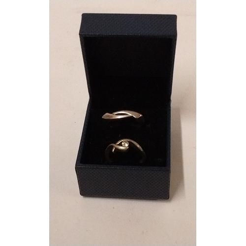 770 - 2 x silver rings in box