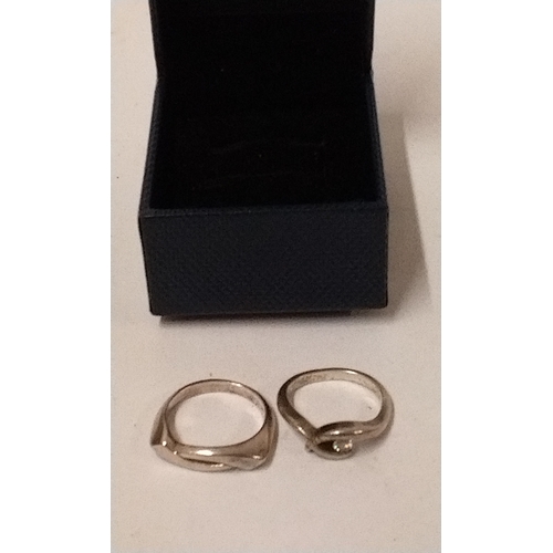 770 - 2 x silver rings in box