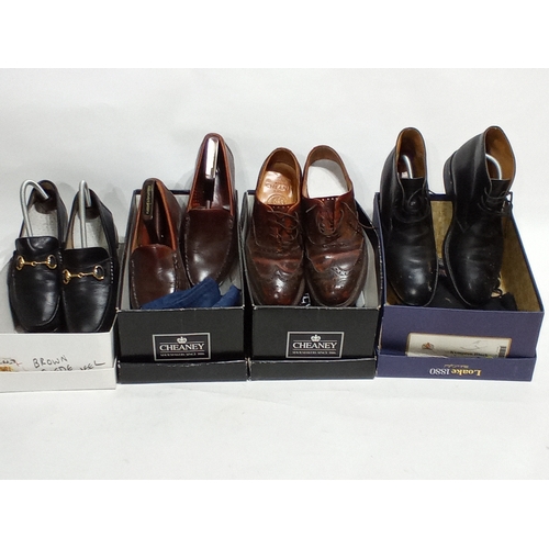 784 - 4 pairs of vintage mens leather footwear size 7 boxed