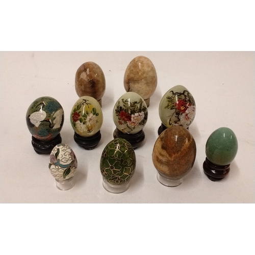 790 - 10 x small decorative eggs on stands to include 4 x hand painted onyx eggs highest egg 6cm high. (10... 