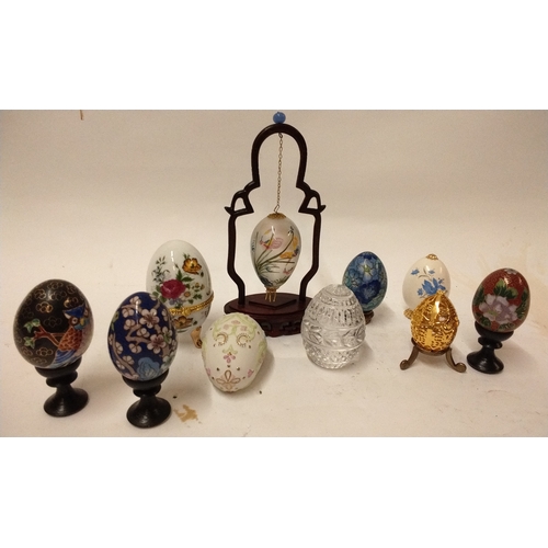 825 - 10 x decorative eggs highest 20cm