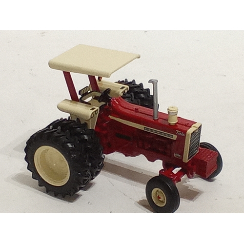 882 - New Ex Display Diecast Farm all 1206 Tractor 13cm x 10cm