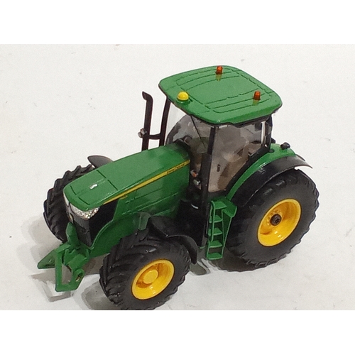 885 - New Ex Display Diecast John Deere Tractor 18cm x 11cm