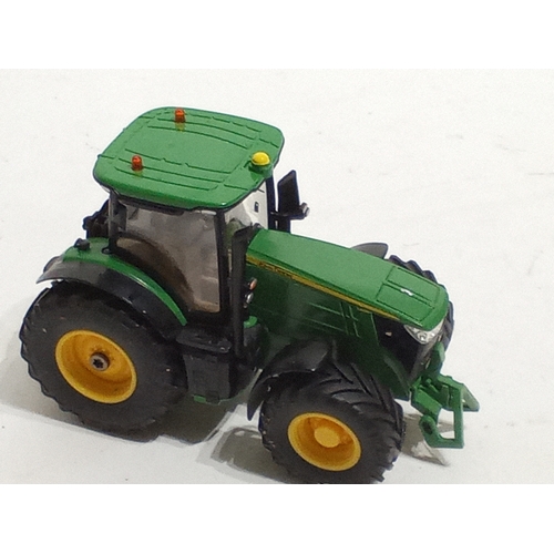 885 - New Ex Display Diecast John Deere Tractor 18cm x 11cm