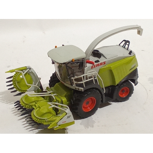 887 - New Ex Display Diecast Claas Jaguar Harvester/forager with rear steer control 28cm x 14cm