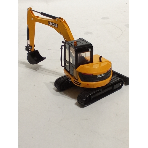 892 - New Ex Display Britain's diecast tracked 360 JCB 86 c-2 excavator 19cm x 9cm