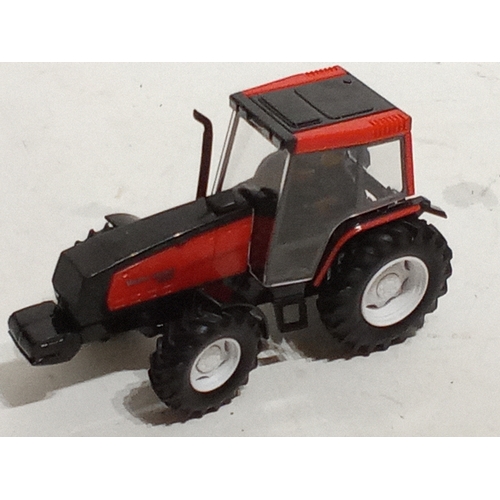 893 - New Ex Display Britain's diecast valtra valmet 8950 Tractor 18cm x 10cm