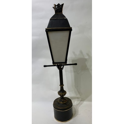 1100 - Vintage Metal Table Lamp In The Form Of A Bygone Lamp Post
75 cms h