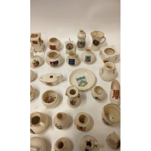 1206 - 32 pieces of crested ware ceramics