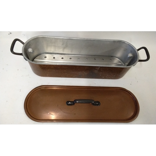 10 - Copper fish kettle, internal length 48cm, overall length including handles 59cm