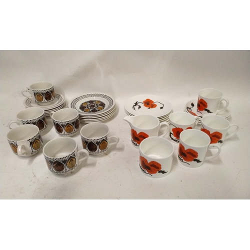 16 - Wedgwood Susie Cooper Design 'CORNPOPPY', 4 x teacup and saucers, 6 x small plates, milk jug and sug... 