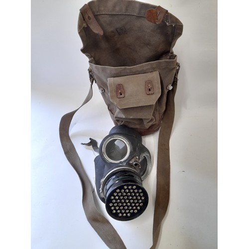 347 - British WW2 CDR BCD Gas mask with carry bag