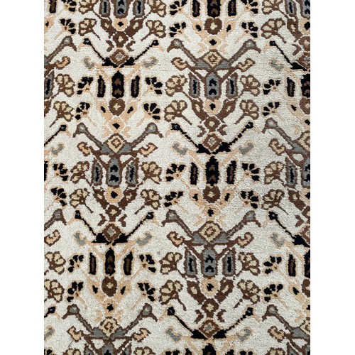 85 - Decorative Handmade Ground Rug 260cm x 159cm