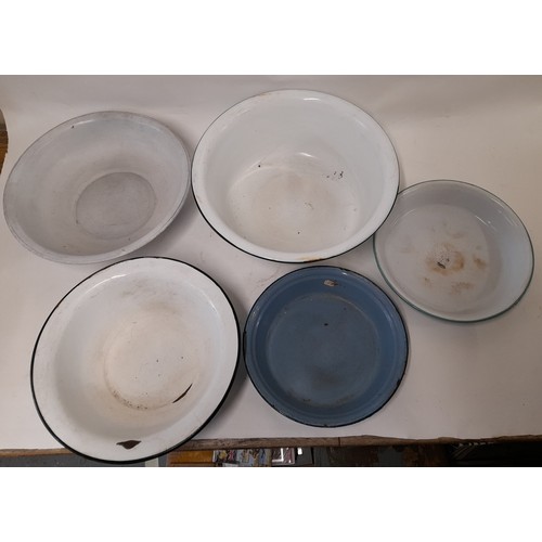 96 - 5 x Enamel Dishes/Bowls, Largest 36cm x 13cm