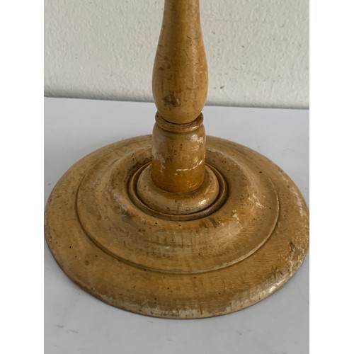 121 - Vintage Wooden Hat Stand
18 cms h