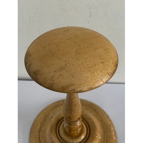 121 - Vintage Wooden Hat Stand
18 cms h