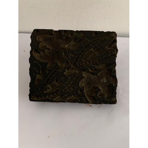 125 - Antique Indian Hand Carved Wood Textile Printing Block Stamp
17 x 6 x 14 cms h