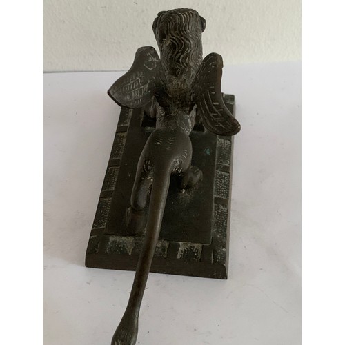 143 - Antique Bronze Statue Of Thé Winged Lion Of Venice
16 x 6.5 x 9 cms h