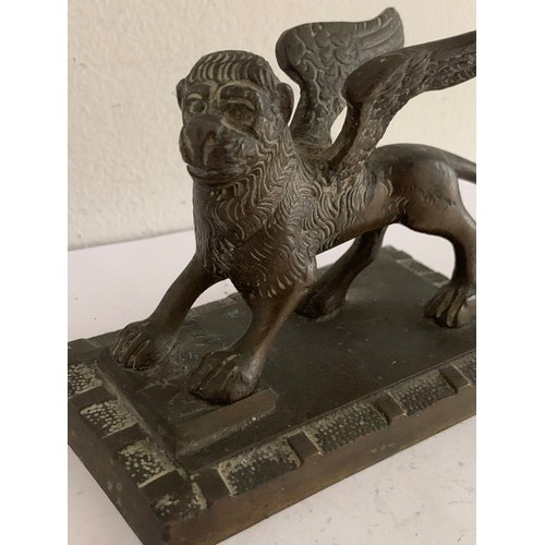 143 - Antique Bronze Statue Of Thé Winged Lion Of Venice
16 x 6.5 x 9 cms h