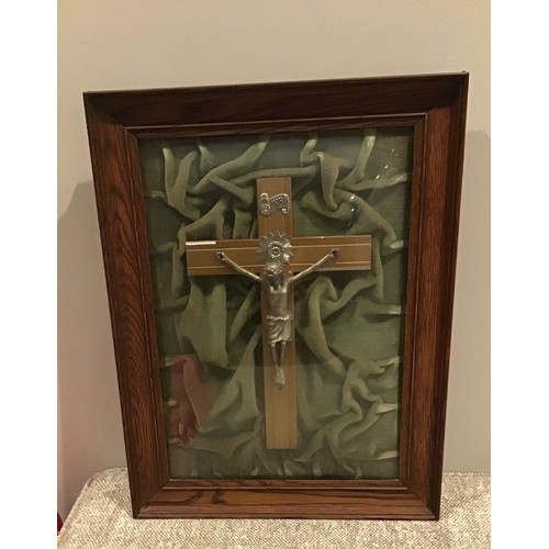 100 - Antique Glass Dome Fronted Framed Crucifix
31 x 41 cms h