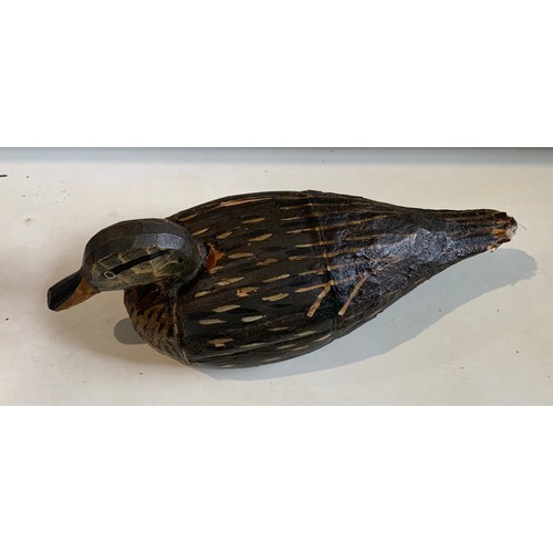 136 - Vintage Italian Carved Decoy Duck
30 x 12 x 11 cms h