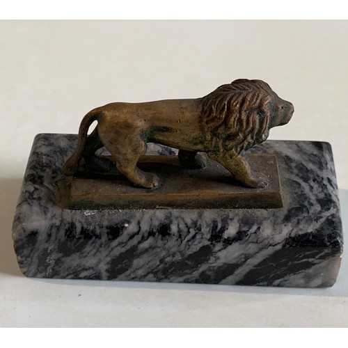 139 - Vintage Bronze Lion Paperweight On Marble Base
9 x 4 x 5.5 cms h