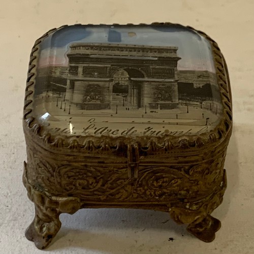 136 - A Vintage Souvenir Trinket Jewellery Box In Gilt Brass And Having A Glass Top With Arc de Triomphe D... 