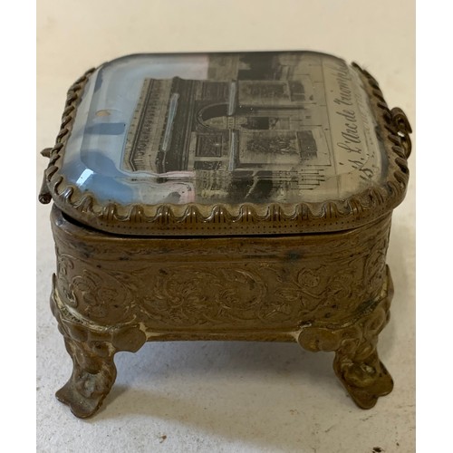 136 - A Vintage Souvenir Trinket Jewellery Box In Gilt Brass And Having A Glass Top With Arc de Triomphe D... 