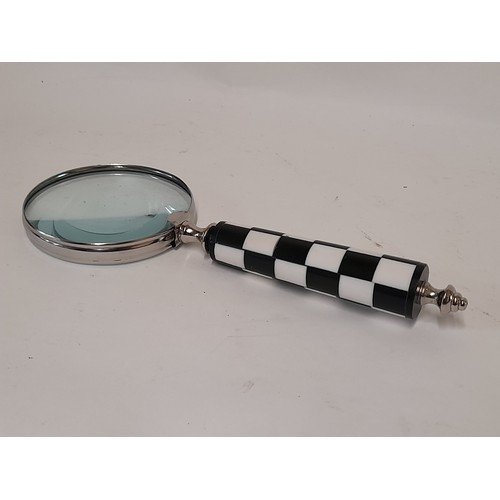 13 - Hand Held Magnifying Glass, 10cn diameter x 27cm long