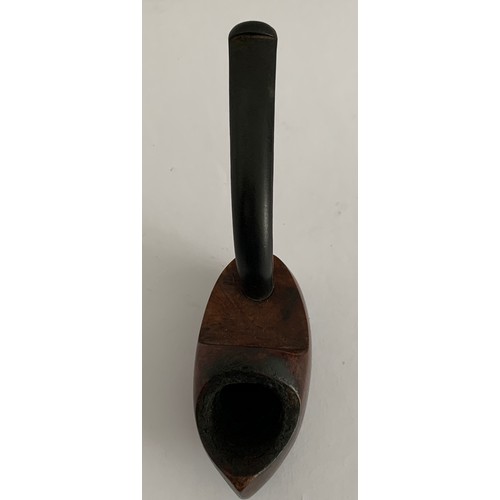 203 - Antique Pipe In Thé Shape Of A Clog And Bearing The Monogram KNOCKE SUR MER
11.5 cms