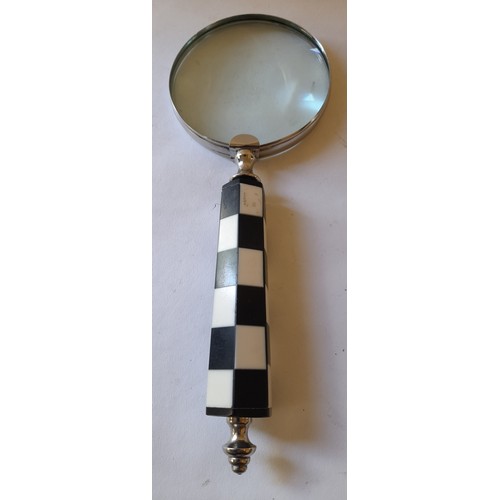 36 - Hand Held Magnifying Glass, 10cm diameter x 27cm long