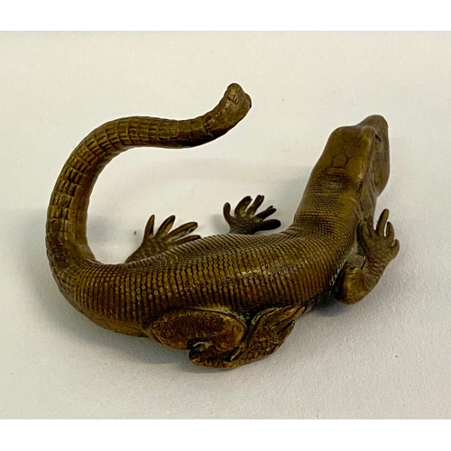 189 - Small Vintage Bronze  Oriental Style Salamander Figurine 8cm Length