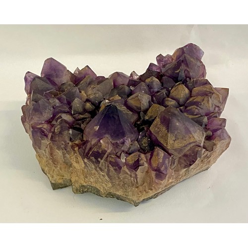 195 - Large Vintage Quartz Amethyst Sample Piece 16cm x 15cm x 7cm